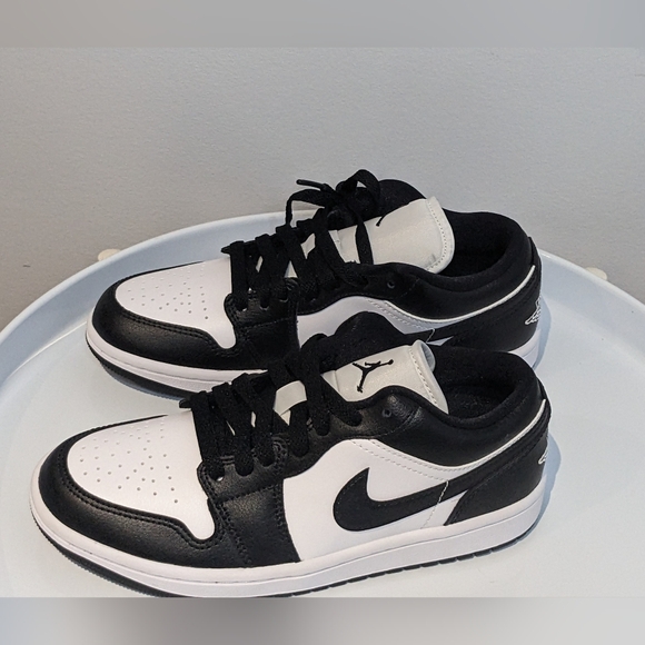 Nike Jordans 1 Low Dunk Black and White Women's Fits Like An Actual Size 6.5 - Picture 9 of 10